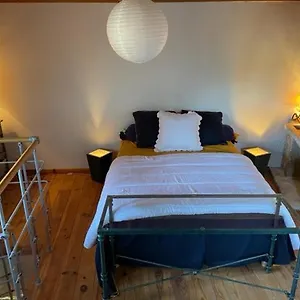 Charmante Dans Belle Maison Typique Du Village Séjour chez l'habitant Lagorce (Ardeche)